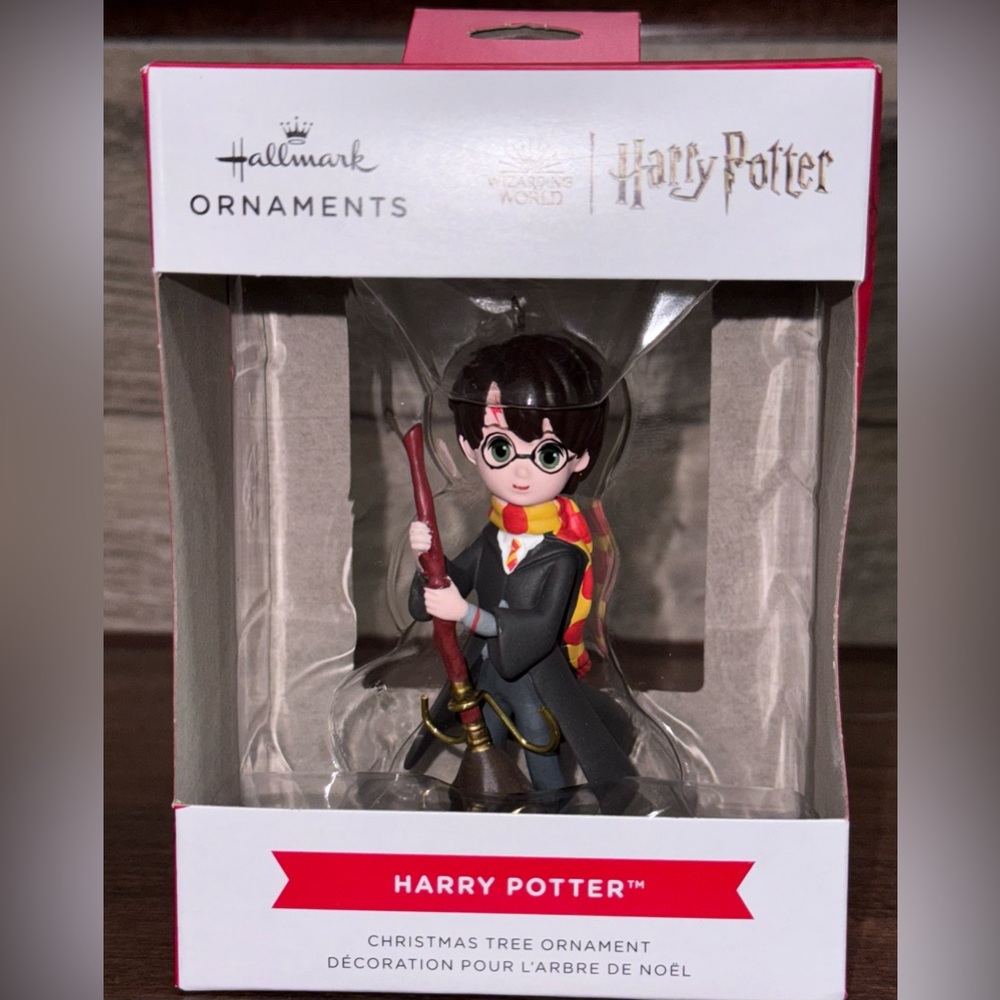 Super Cute 🥰 Hallmark 3.25" Harry Potter on Quidditch Broom Christmas Ornament